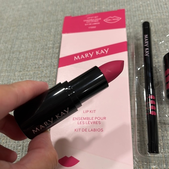 Mary Kay Lip Kit Set in Pink Rose - Picture 2 of 3